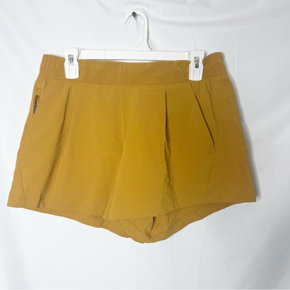Athleta Textured Brooklyn Short in Tuscan Gold Size 8 - Picture 1 of 5